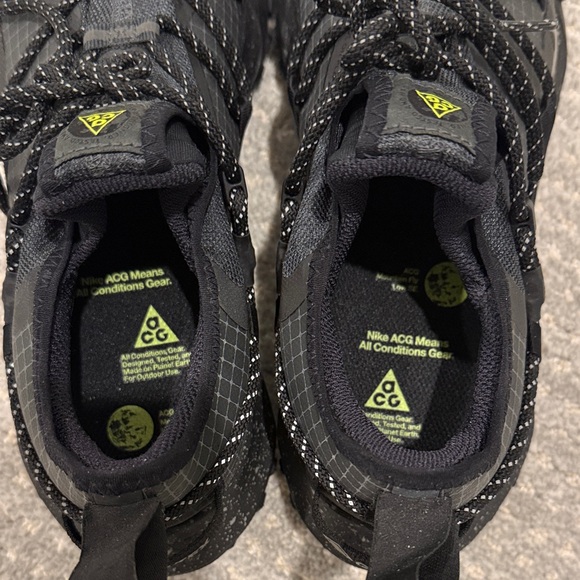 Nike Black and Gray Athletic Shoes - Picture 4 of 8